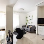 Cosy & Design 2Br Near Shuk Hacarmel